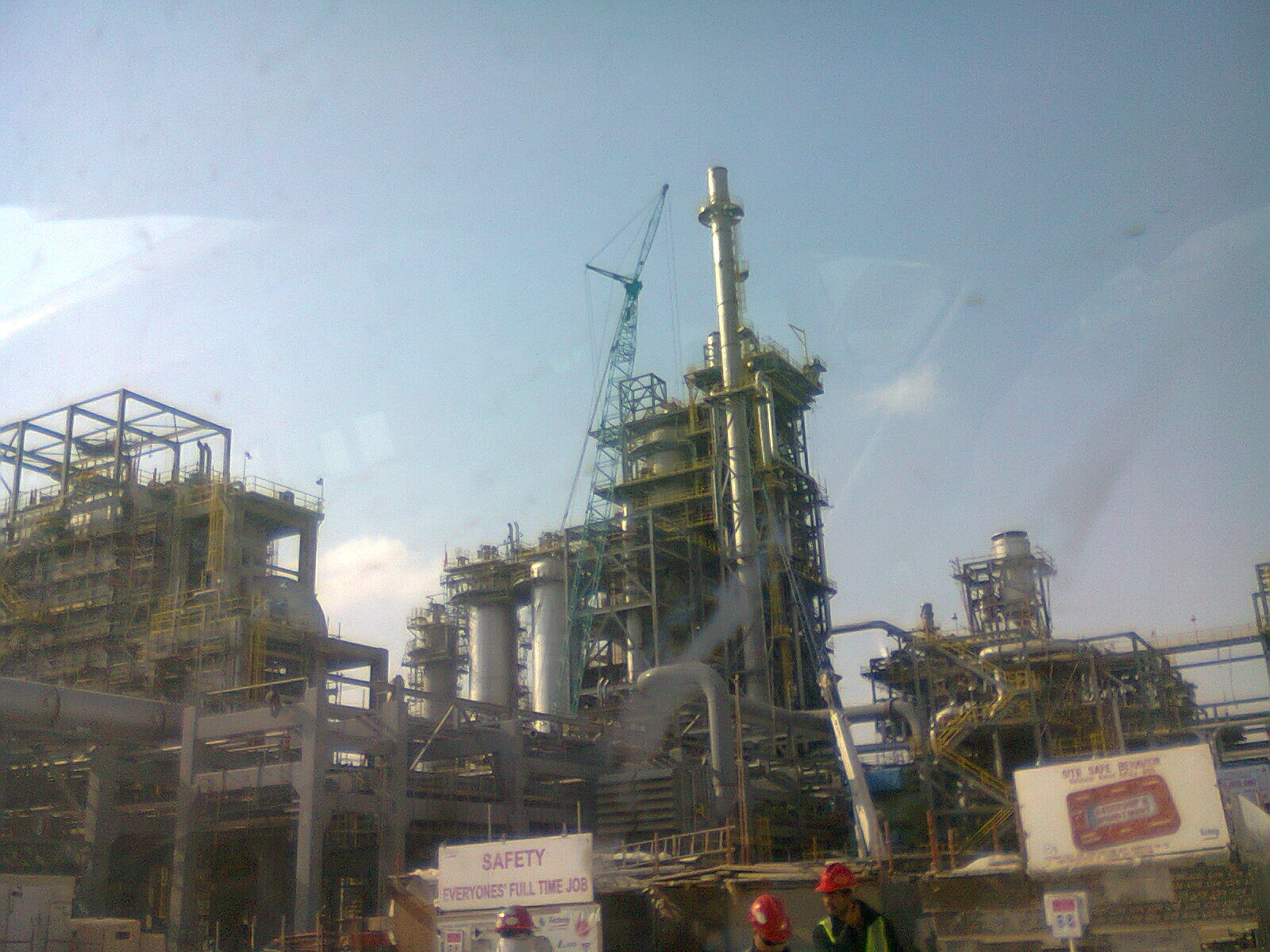 Refinery complex in Jubail, in Saudi Arabia's Eastern Province. Photo: Suresh Babunair, CC BY 3.0, via Wikimedia Commons