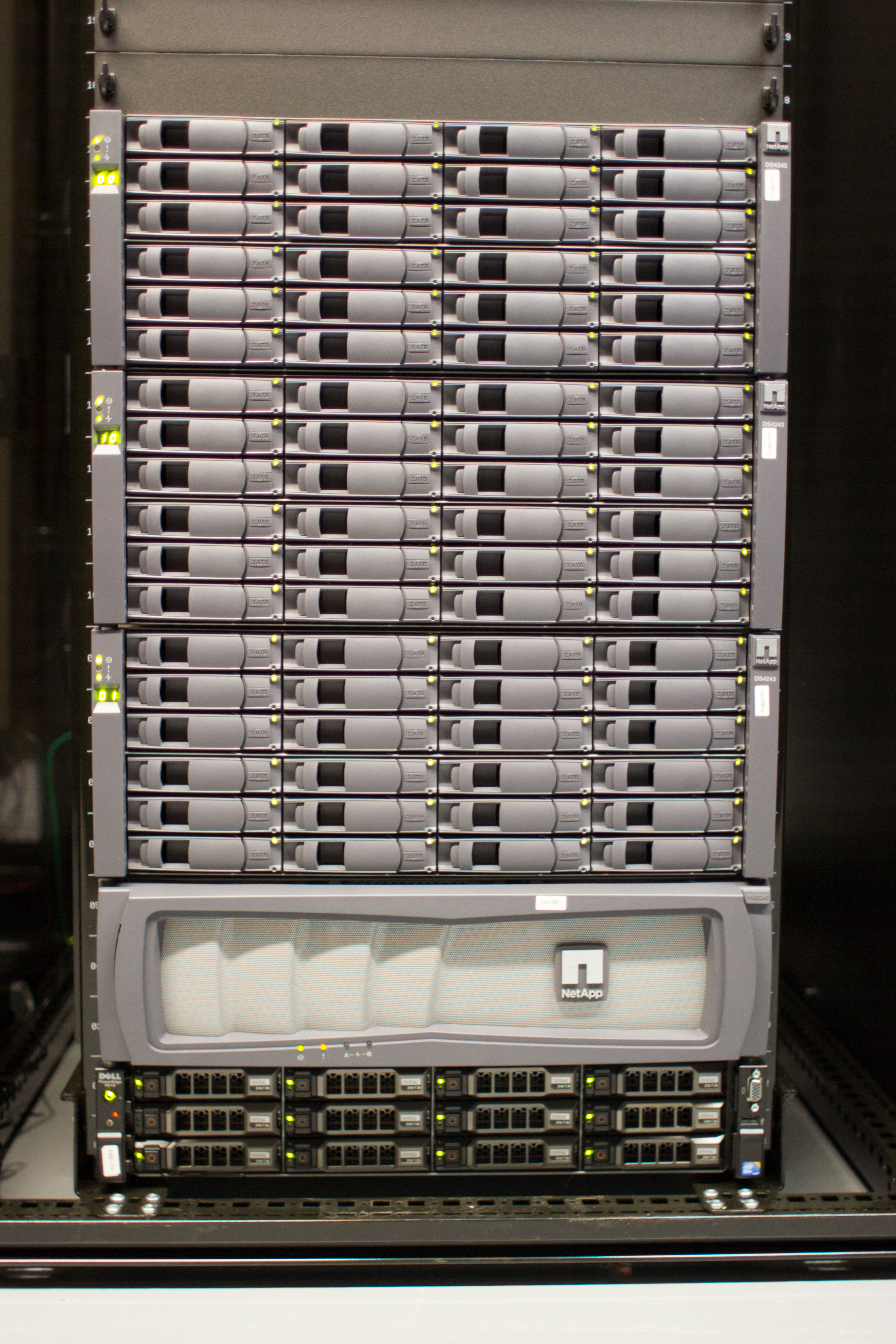 Rows of servers in a data center illustrating the AI infrastructure buildout financed by record bond issuance. Photo: Wikimedia Commons
