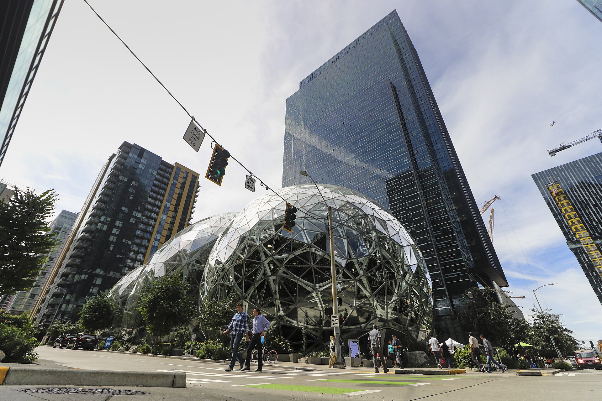 Amazon Spheres at the company's Seattle headquarters campus. Amazon shares jumped after second quarter results showed AWS growth accelerating to 37 percent. Photo: Buiobuione / Wikimedia Commons, CC BY-SA 4.0