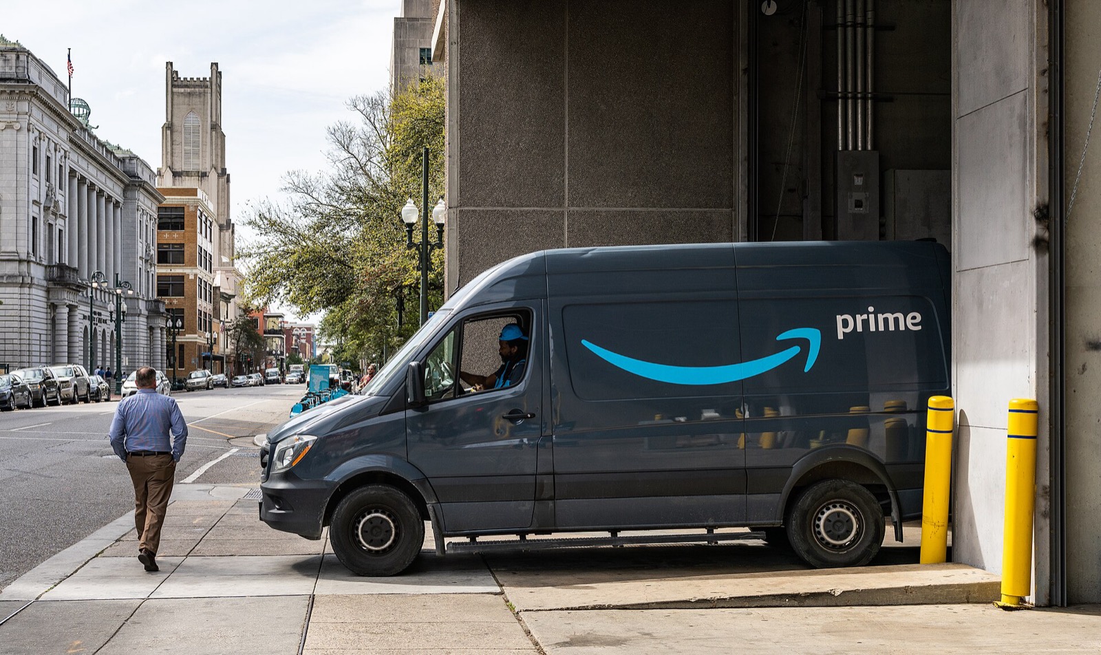 Amazon Prime branded delivery van parked on a city street, representing the Prime membership at the center of the FTC settlement. Photo: Tony Webster / Wikimedia Commons, CC BY 2.0