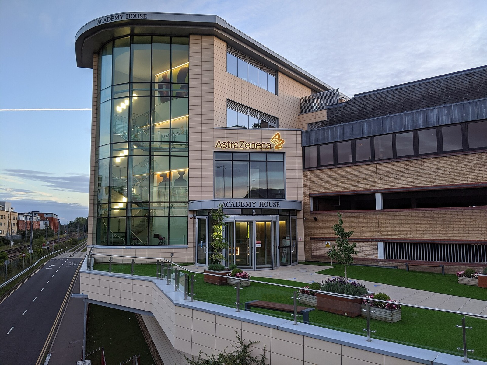 The AstraZeneca headquarters building on the Cambridge Biomedical Campus in Cambridge, England. Photo: D Wells, CC BY-SA 4.0, via Wikimedia Commons.