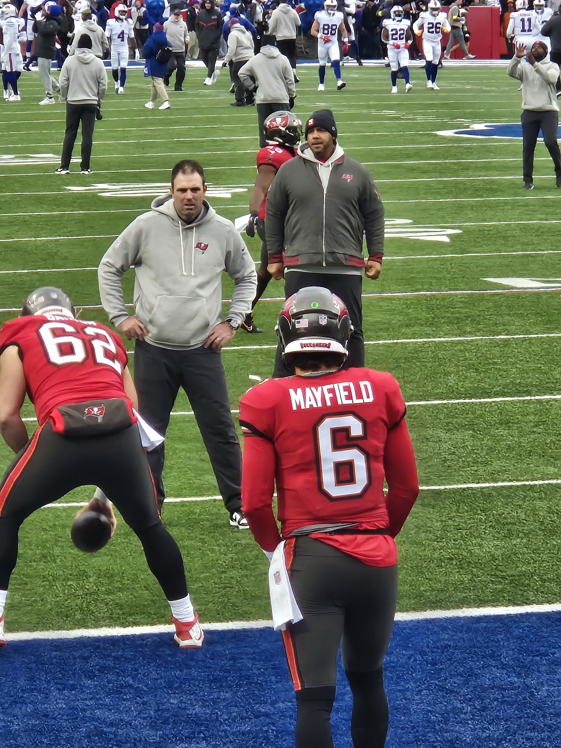 Baker Mayfield warms up alongside center Graham Barton before the Tampa Bay Buccaneers game against the Buffalo Bills on Nov. 16, 2025. Photo: WuTang94 / Wikimedia Commons, CC BY 4.0