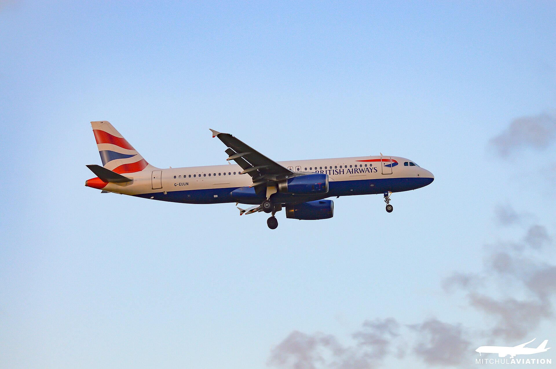 British Airways Airbus A320-232 G-EUUN, the aircraft involved in the 6 July 2026 approach incident, photographed at London Heathrow Airport in October 2017. Photo: Mitchul Hope / Wikimedia Commons, CC BY-SA 2.0