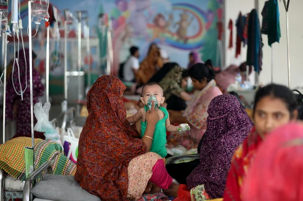 Children receiving treatment during a disease outbreak at a hospital in Dhaka, Bangladesh. Photo: CBS News