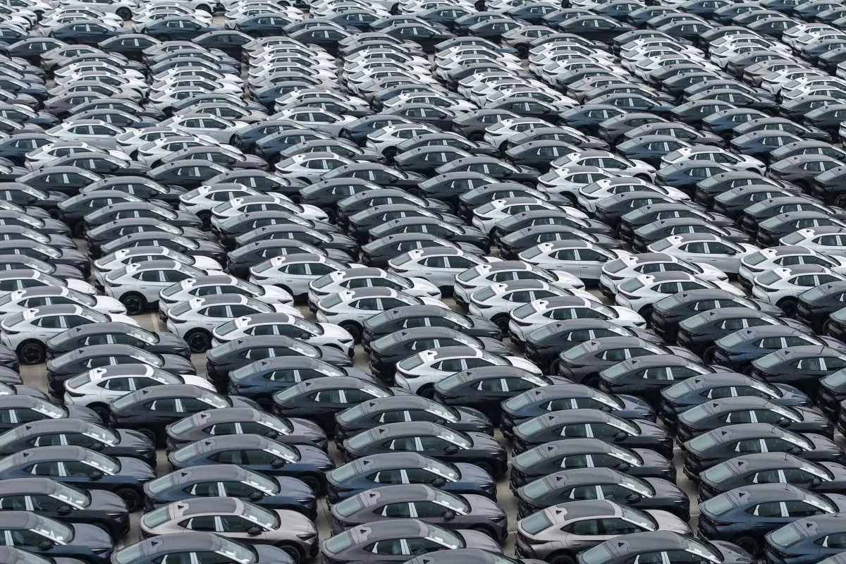 Chinese-made electric vehicles parked at an export port in Hangzhou awaiting shipment. Photo: Al Jazeera