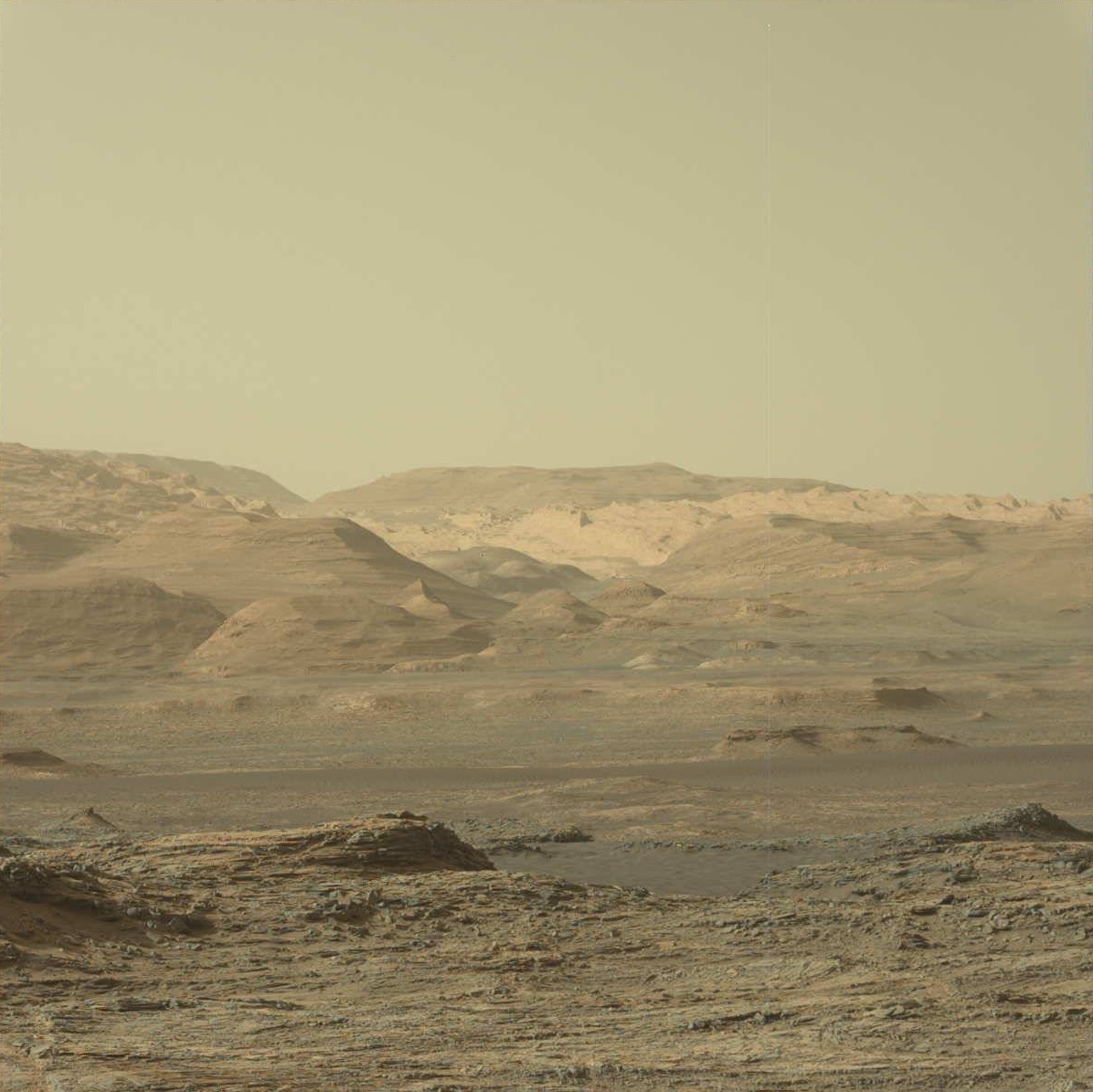 Layered slopes of Mount Sharp inside Gale Crater as viewed by NASA's Curiosity rover, the region where the polygon field at Valle Grande was documented. Photo: NASA/JPL-Caltech/MSSS / Wikimedia Commons, public domain