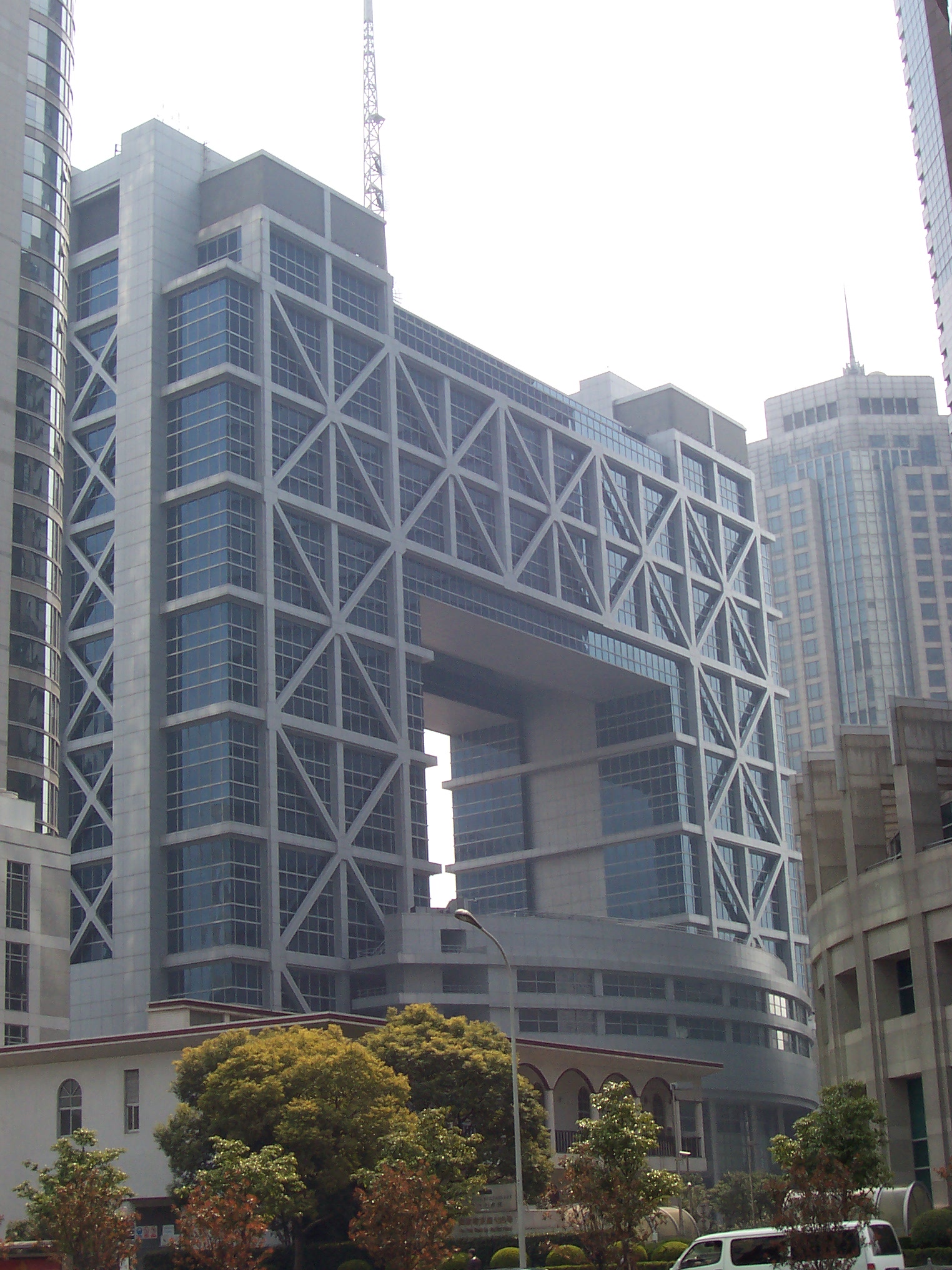 The Shanghai Stock Exchange building in Pudong, the venue overseeing CXMT's record STAR Market listing. Photo: 螺钉 / Wikimedia Commons, CC BY-SA 3.0