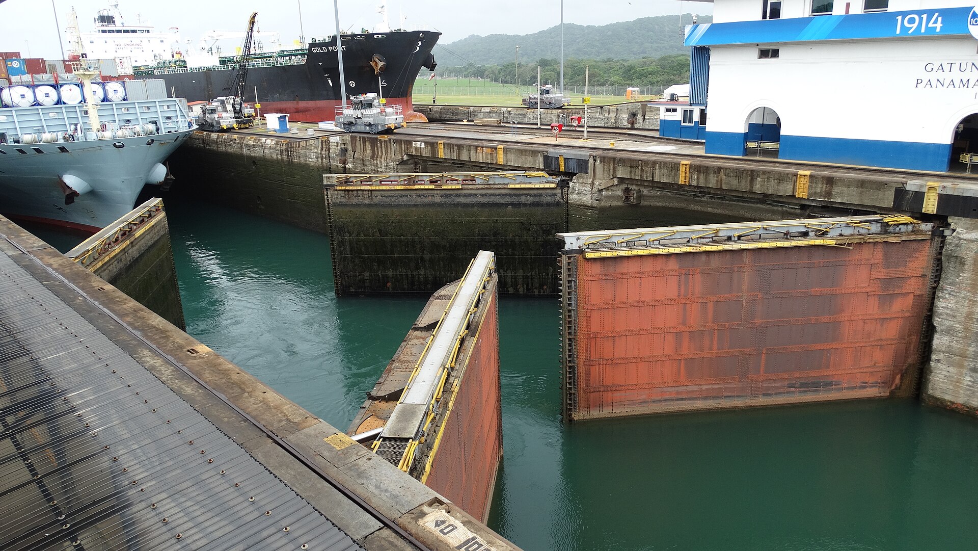 Ships transit the Gatun Locks on the Panama Canal, where the canal authority has cut maximum authorized draft three times since early July to conserve Gatun Lake storage. Photo: randreu / Wikimedia Commons, CC BY 3.0