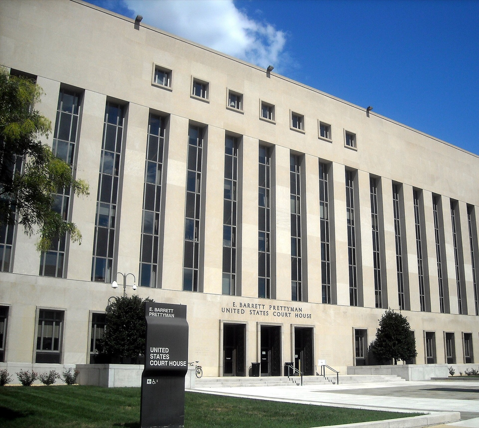 E. Barrett Prettyman Federal Courthouse in Washington, home of the D.C. Circuit that heard the final TPS stay motions. Photo: AgnosticPreachersKid / Wikimedia Commons, Public domain