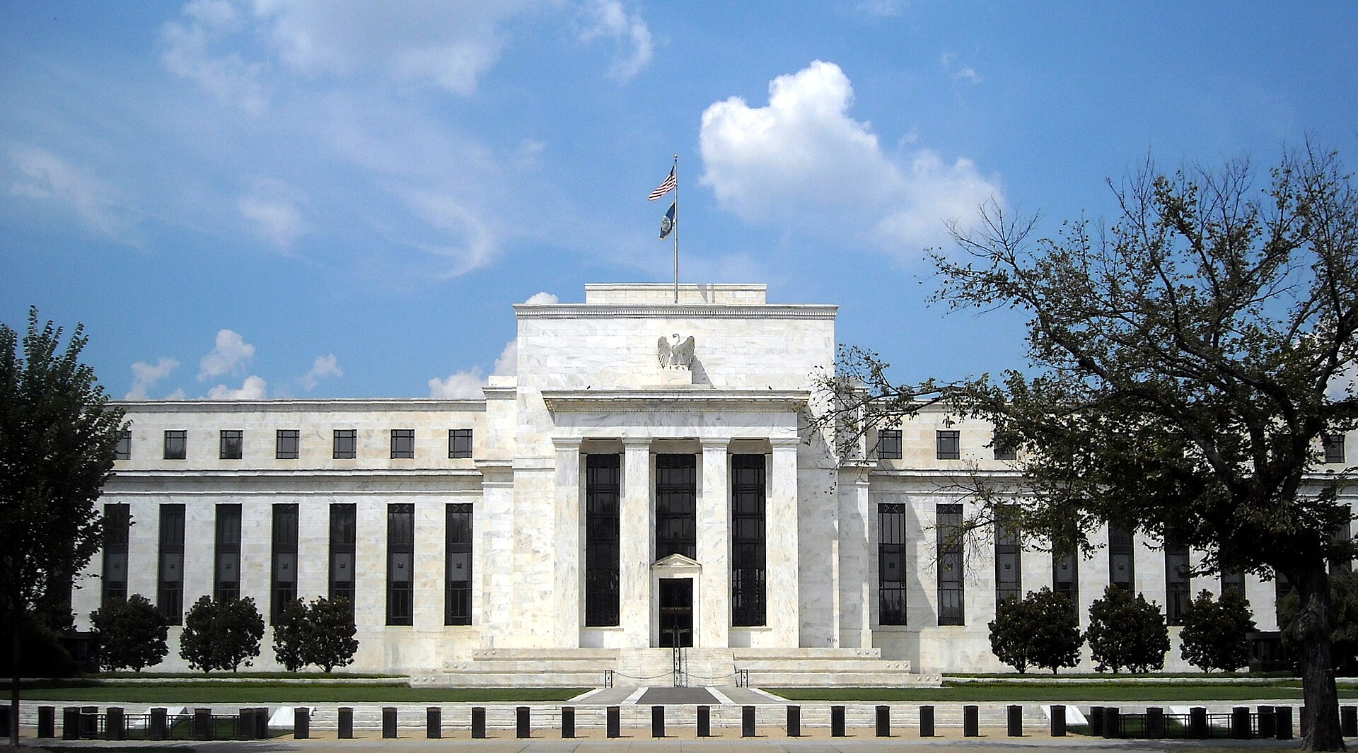 North facade of the Marriner S. Eccles Federal Reserve Board Building in Washington, DC, headquarters of the Federal Open Market Committee. Photo: AgnosticPreachersKid / Wikimedia Commons, CC BY-SA 3.0