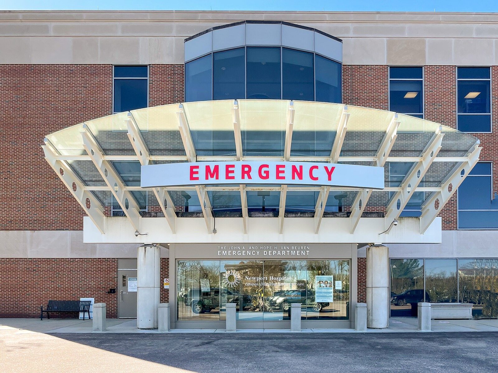 Illuminated emergency entrance sign at a United States hospital, the type of facility covered by the CPSC records demand. Photo: Kenneth C. Zirkel / Wikimedia Commons, CC BY-SA 4.0