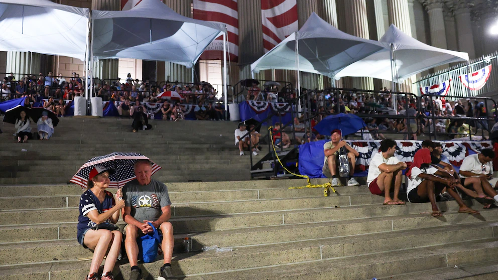 Visitors wait to reenter the National Mall in Washington after a July 4 severe weather evacuation. Photo: ABC News