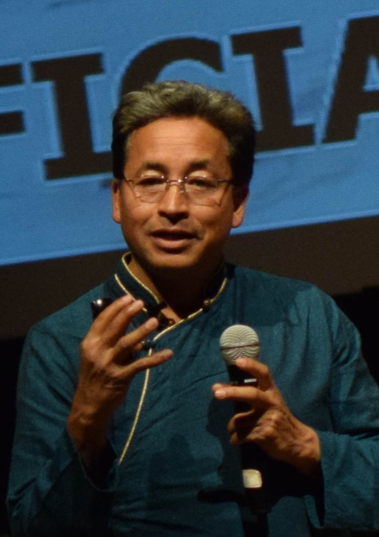 Sonam Wangchuk smiling in an outdoor portrait taken in 2017. Photo: Sonam Wangchuk / Wikimedia Commons, CC BY 2.0.