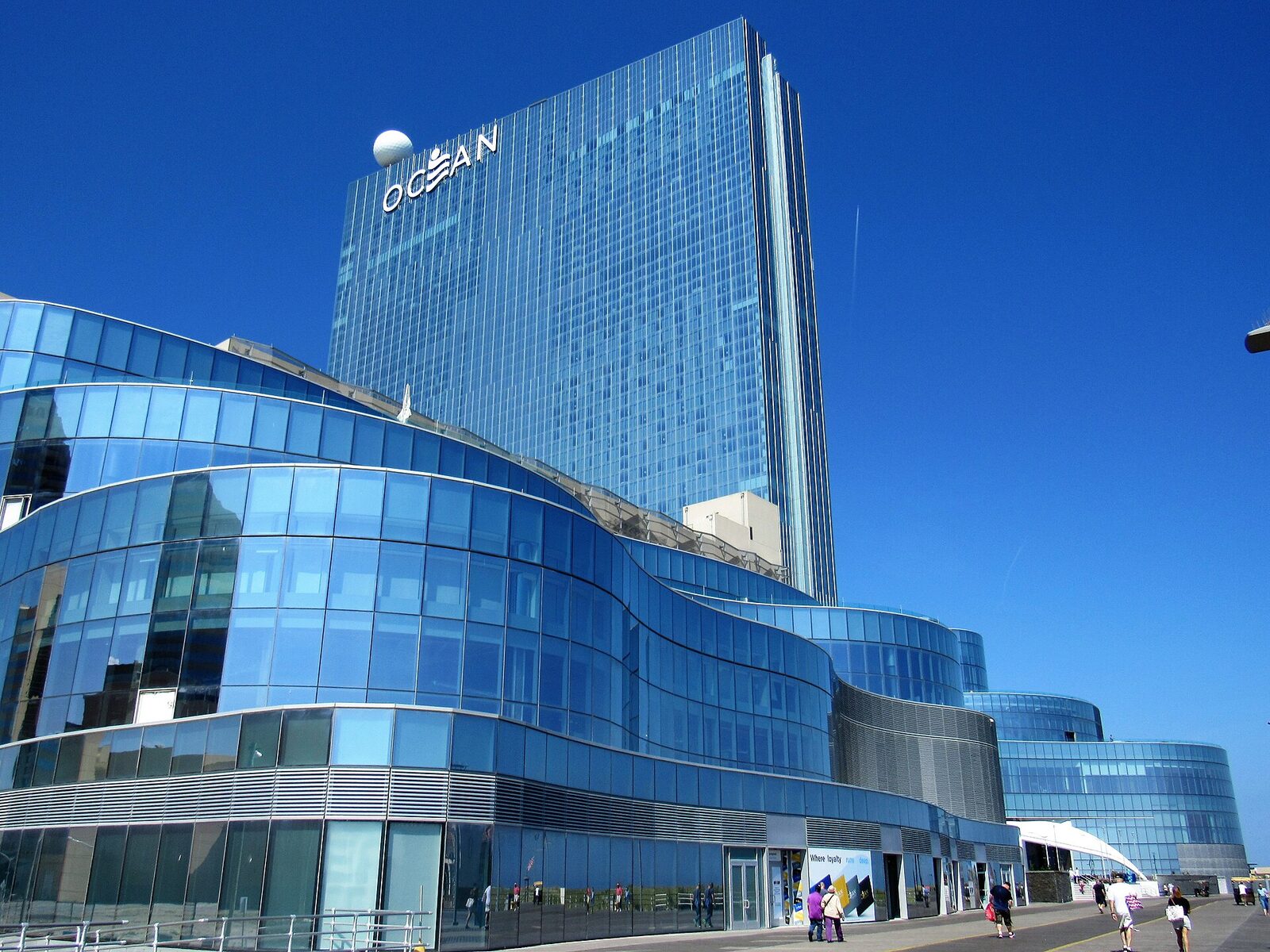 Ocean Casino Resort tower seen from the Atlantic City boardwalk. Photo: Farragutful, CC BY-SA 4.0, via Wikimedia Commons