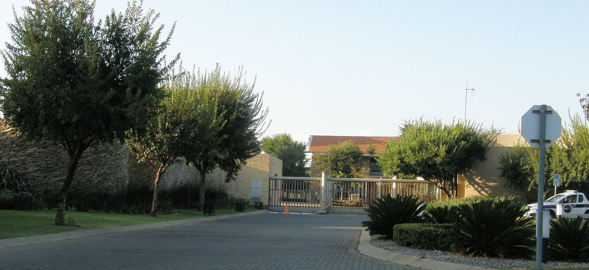 Campus of the Oprah Winfrey Leadership Academy for Girls at Henley on Klip, south of Johannesburg, the school that will transfer to provincial control after 2027. Photo: Andbrew.downes / Wikimedia Commons, CC BY-SA 4.0