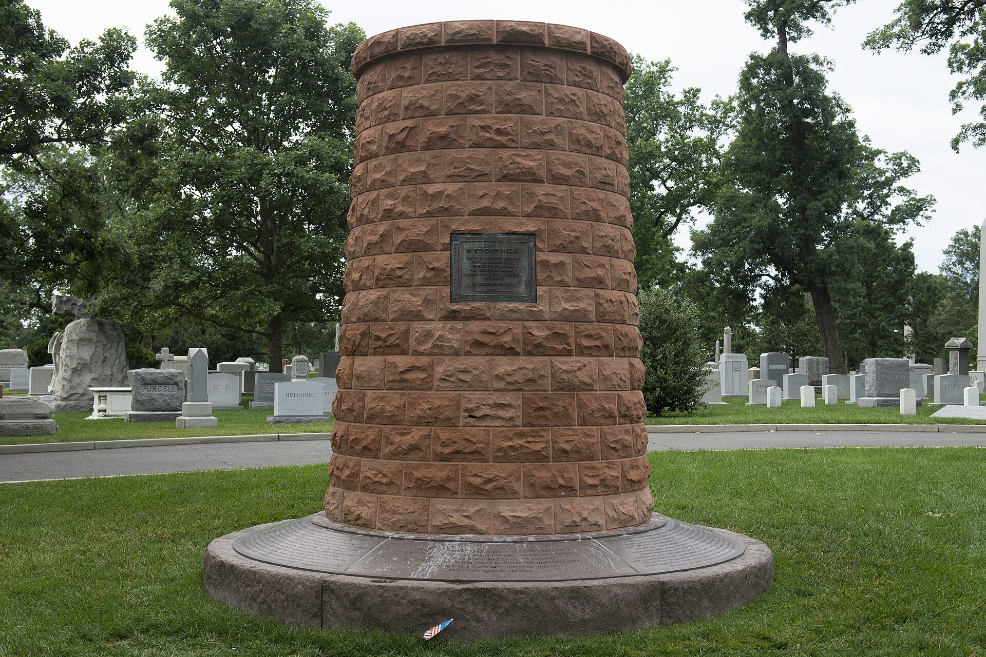 Pan Am Flight 103 memorial cairn at Arlington National Cemetery, built from Scottish sandstone for the 270 people killed in the 1988 Lockerbie bombing. Photo: Arlington National Cemetery / Wikimedia Commons, Public domain