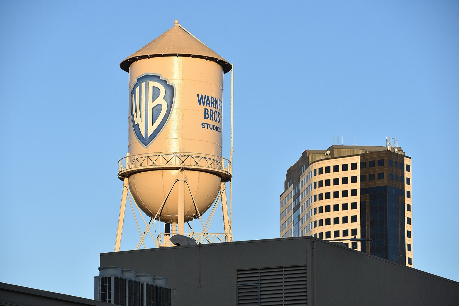 The Warner Bros. water tower rises above the studio lot in Burbank, California. Photo: Chris Yarzab, CC BY 2.0, via Wikimedia Commons.