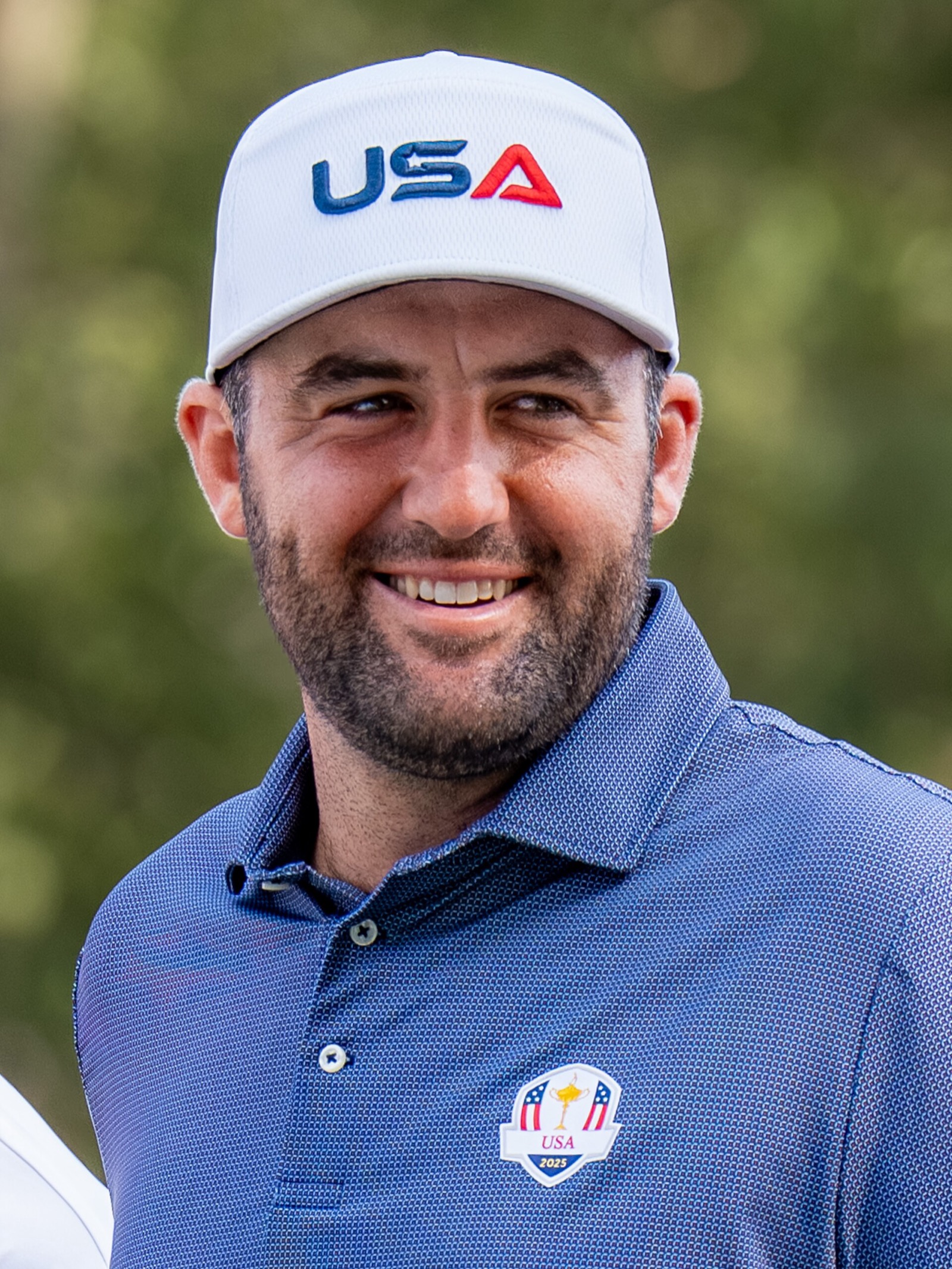 Scottie Scheffler watching a shot during tournament play at the 2025 Ryder Cup. Photo: Bryan Berlin / Wikimedia Commons, CC BY-SA 4.0.