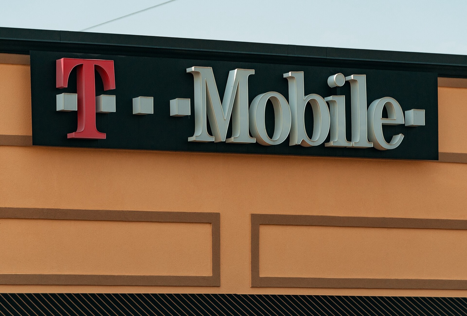 T-Mobile logo above the entrance of a retail store in Apple Valley, Minnesota. Photo: Tony Webster / Wikimedia Commons, CC BY 2.0.