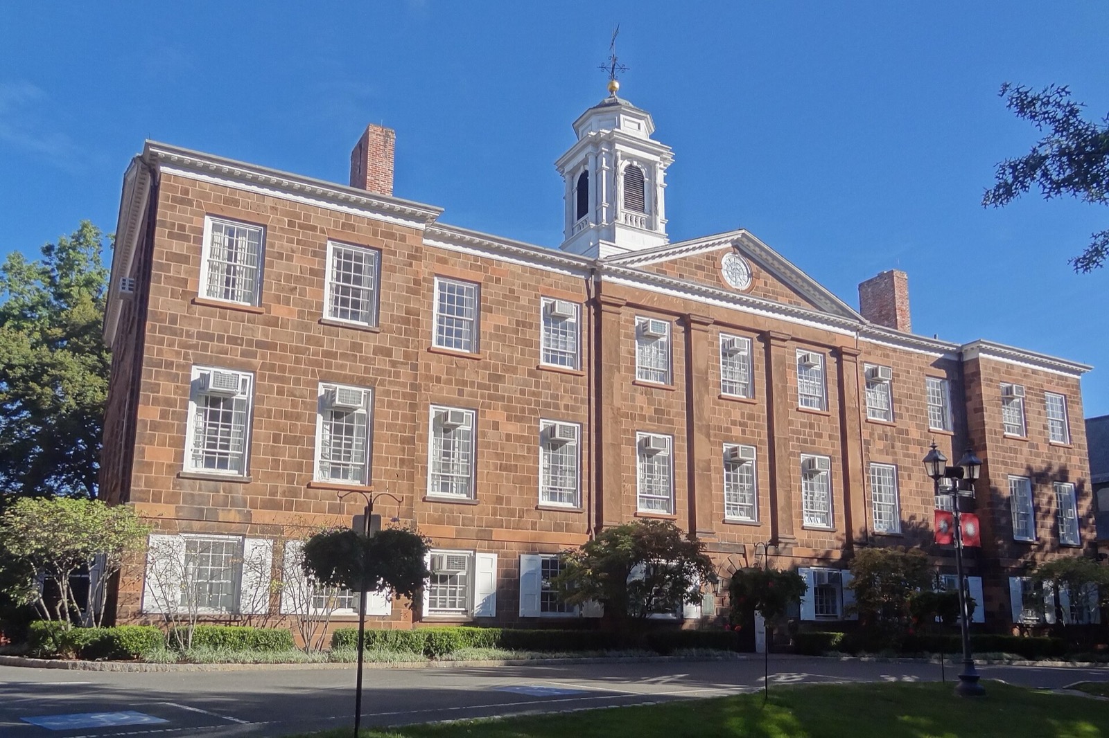 Old Queens building on the Rutgers University campus in New Brunswick, New Jersey, where the eating-window study team is based. Photo: Zeete / Wikimedia Commons, CC BY-SA 4.0