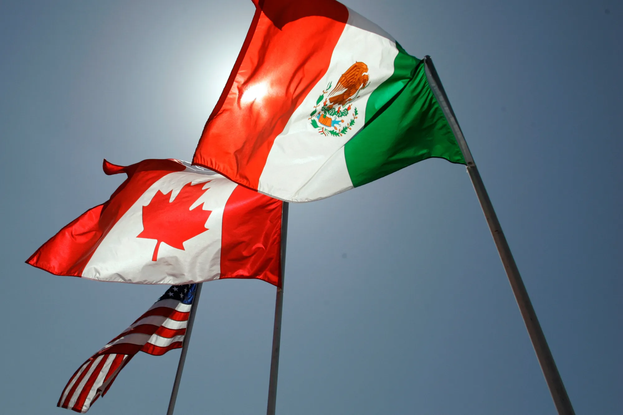 Cargo trucks queued at a North American border crossing as USMCA renewal stalls. Photo: Al Jazeera