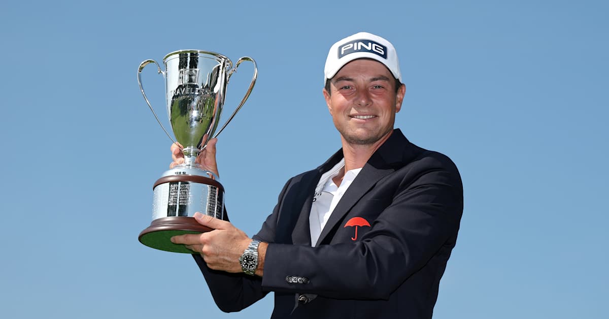 Viktor Hovland celebrates on the 18th green after beating Scottie Scheffler in a playoff at the 2026 Travelers Championship
