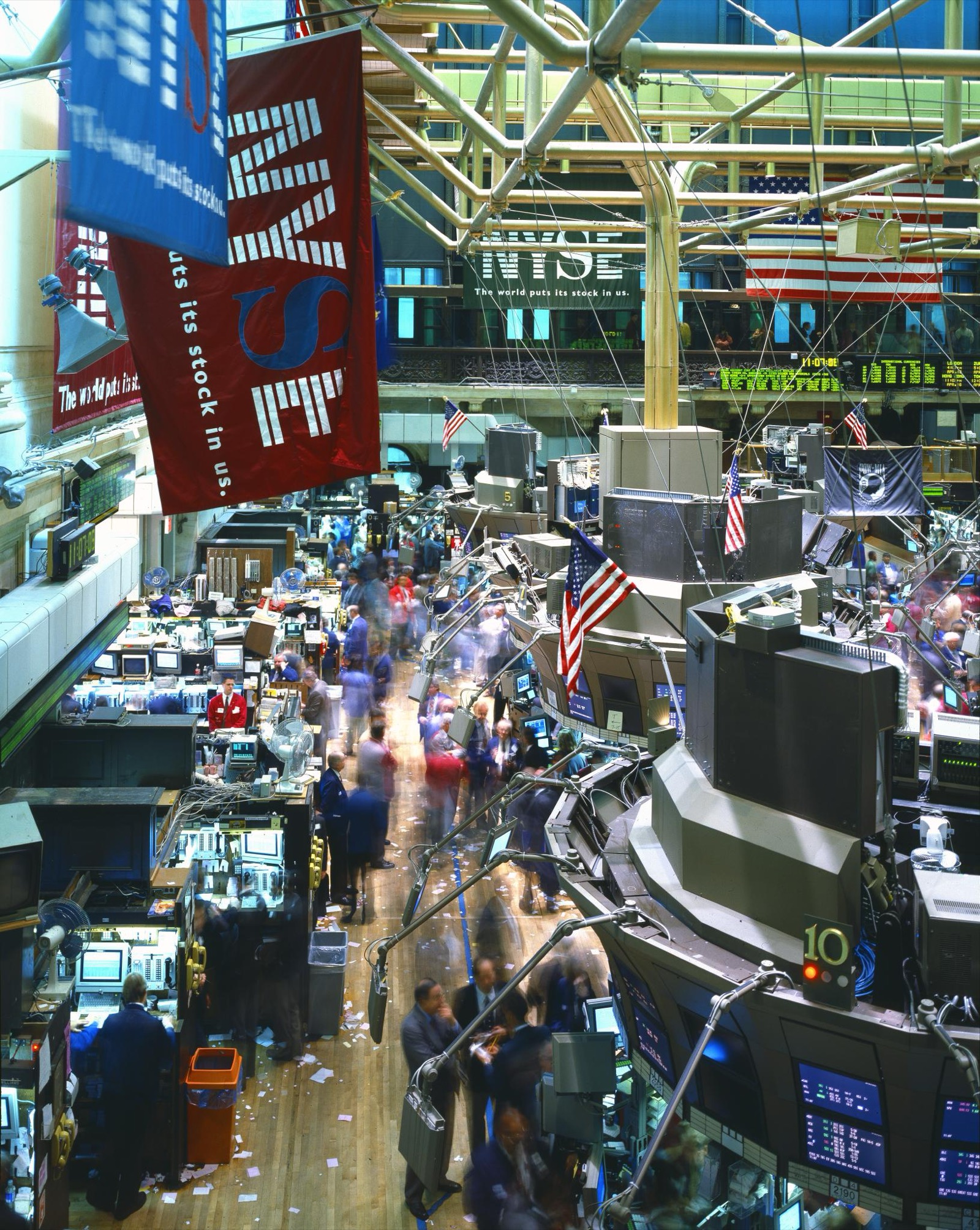 Traders at work on the floor of the New York Stock Exchange. Photo: Carol M. Highsmith, Library of Congress, public domain