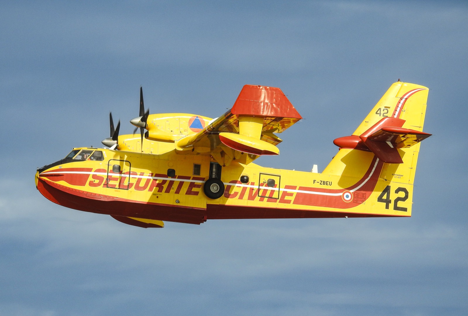 A Bombardier CL-415 water bomber of France's Securite Civile, the amphibious aircraft fleet deployed against the Gironde fires. Photo: Antflights / Wikimedia Commons, CC BY-SA 4.0.